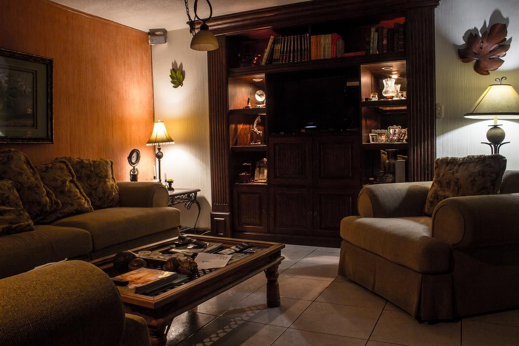 Mi Casa, Tu Casa Apartment Guatemala City ภายนอก รูปภาพ